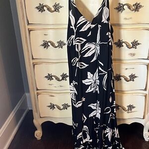 Nostalgia Black and White Leaf Print Maxi Dress